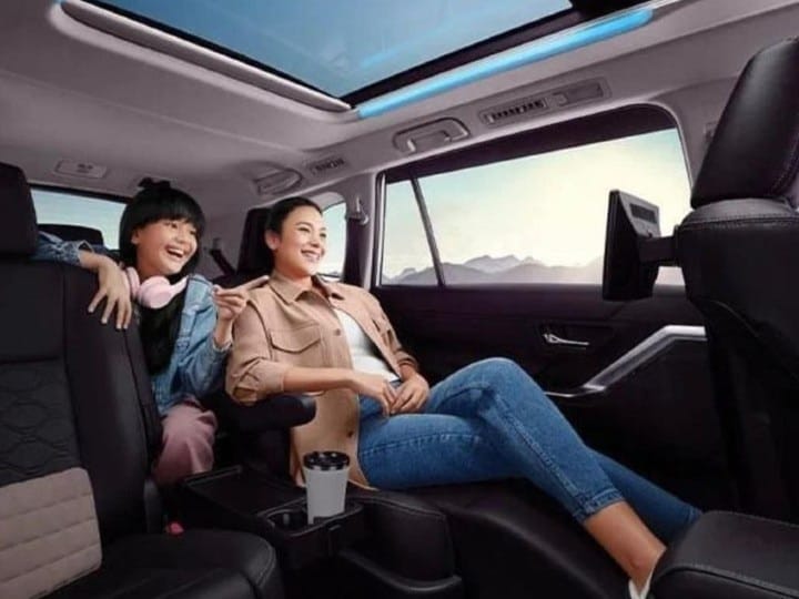 Toyota Innova Hycross मार्केट में मचा दिया हंगामा