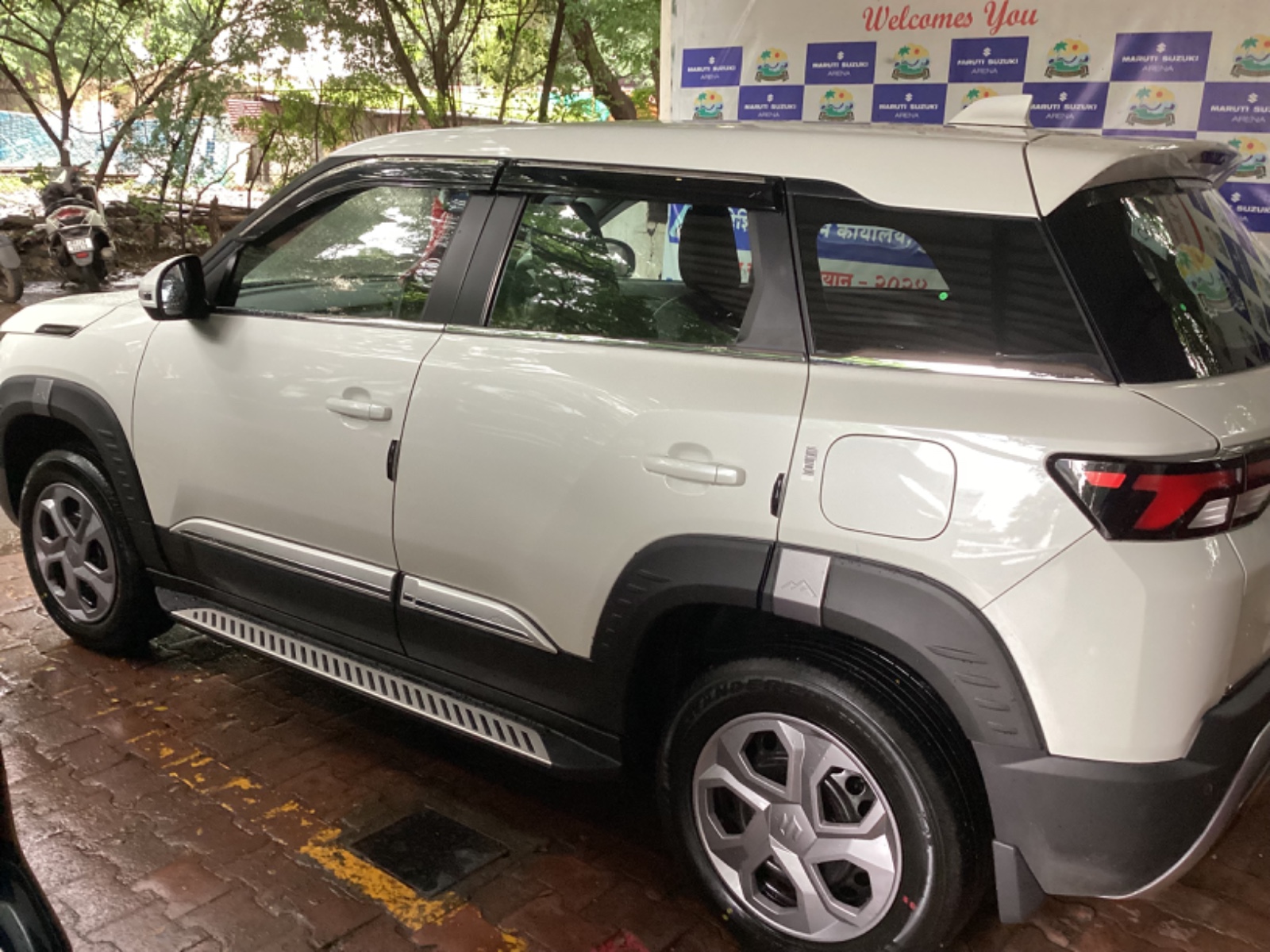 Maruti Suzuki brezza मार्केट में मचा रही शोर चलिये जानते है ऐसा क्या हैं इस गाडी मे